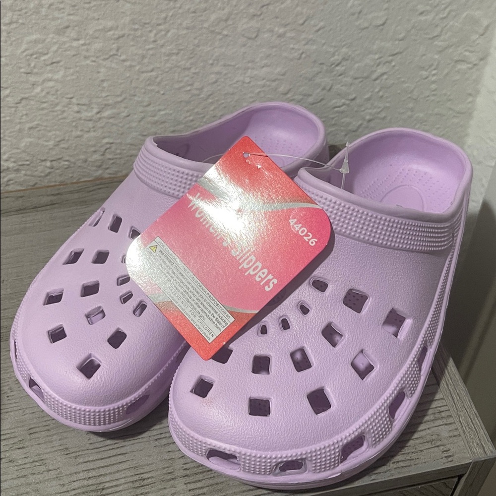 Women’s slippers lilac - croc-like shoes - purple slip on shoes - beach shoes